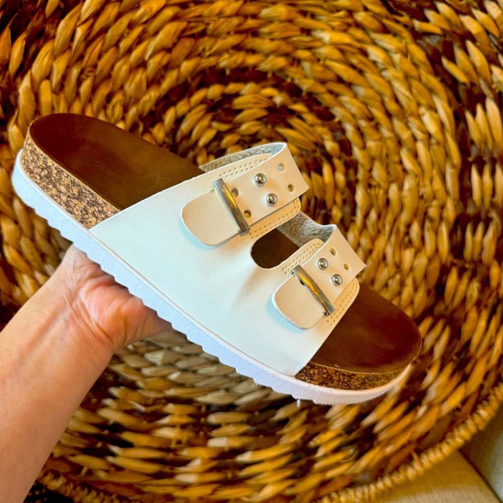 Madden Girl Sandals Size 8 White